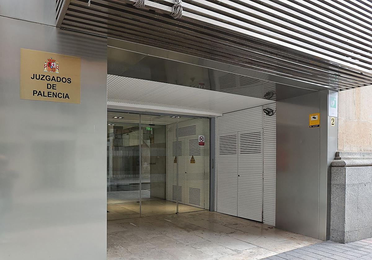 Sede judicial en el antiguo edificio del Banco de España, que alberga el Juzgado de lo Penal.