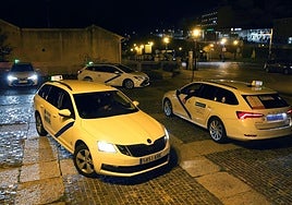 Parada de taxis en el entorno del Acueducto.