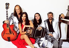 La Porteña, en una imagen promocional, con Alejandro Picciano (izquierda).