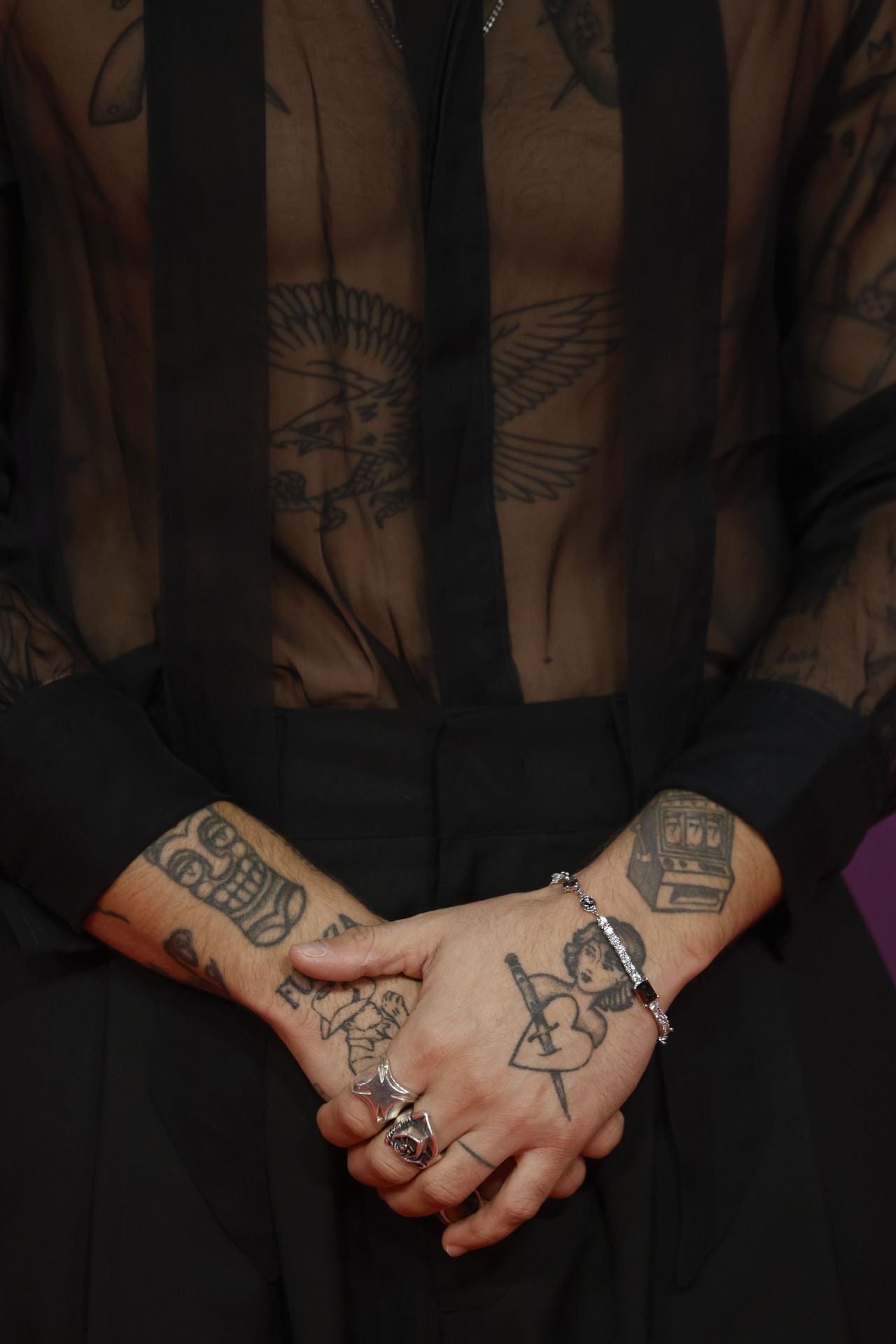 Las imágenes del arriesgado look de Rosalía y el resto de invitados a los 40 Music Awards