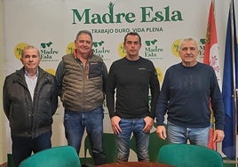 José Antonio Fuertes, Valduino Fernández, Daniel Martínez (presidente) y Romualdo Castro, miembros del consejo rector de la cooperativa.