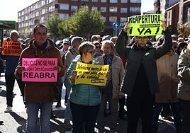 Algunos de los manifestantes, durante la salida de la marcha en la plaza del Carmen.