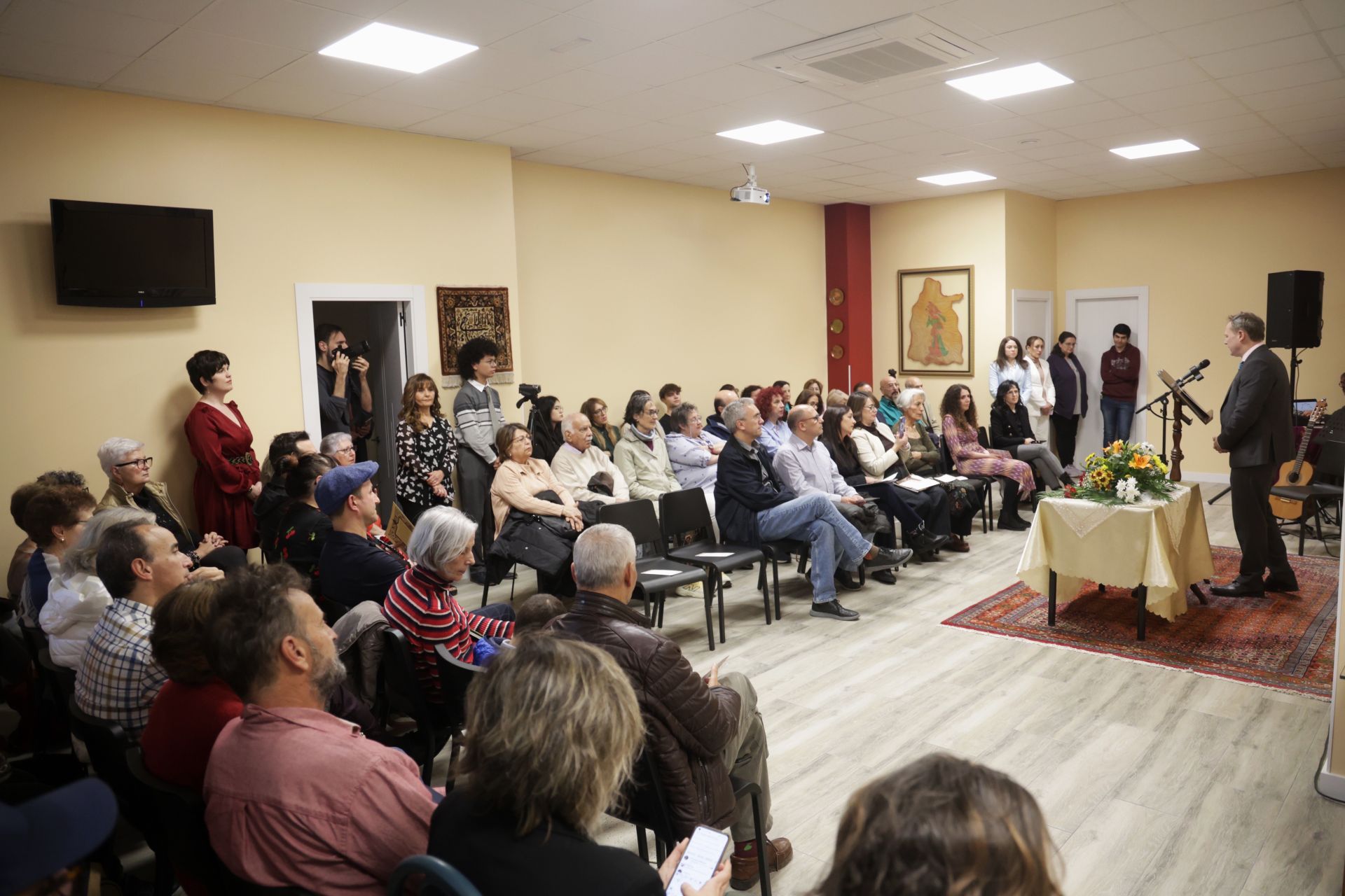 La inauguración de la sede de la religión bahá&#039;i en Valladolid, en imágenes