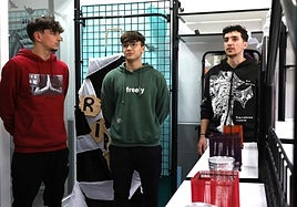 Tres alumnos del grado de Comercio del Virgen de la Calle explican los contenidos de sus estudios.