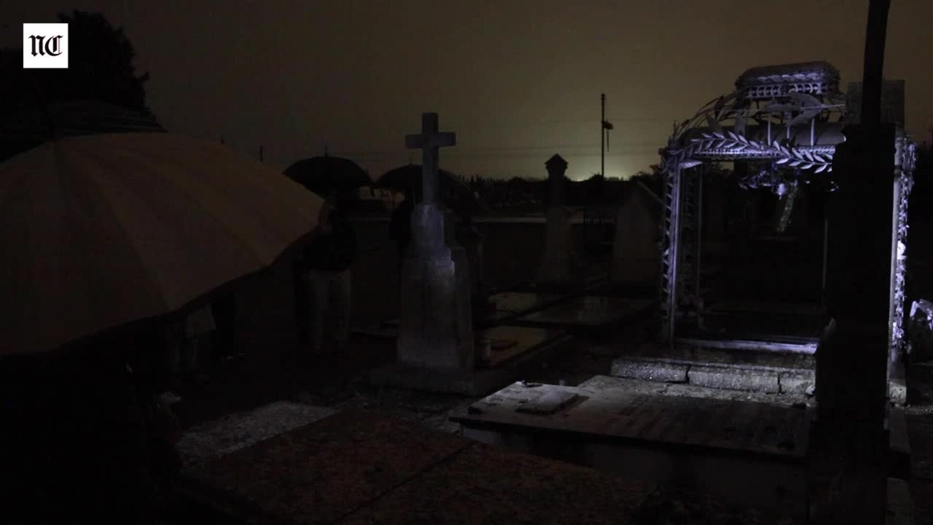 Así es el paseo nocturno por el cementerio de El Carmen de Valladolid
