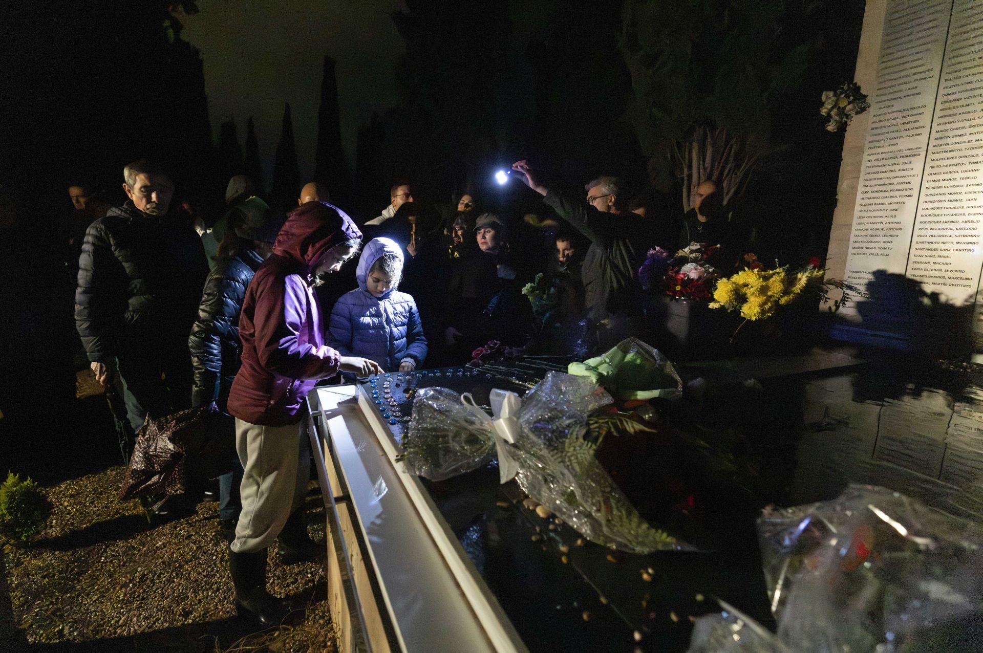 Las imágenes de la ruta guiada en el cementerio de El Carmen