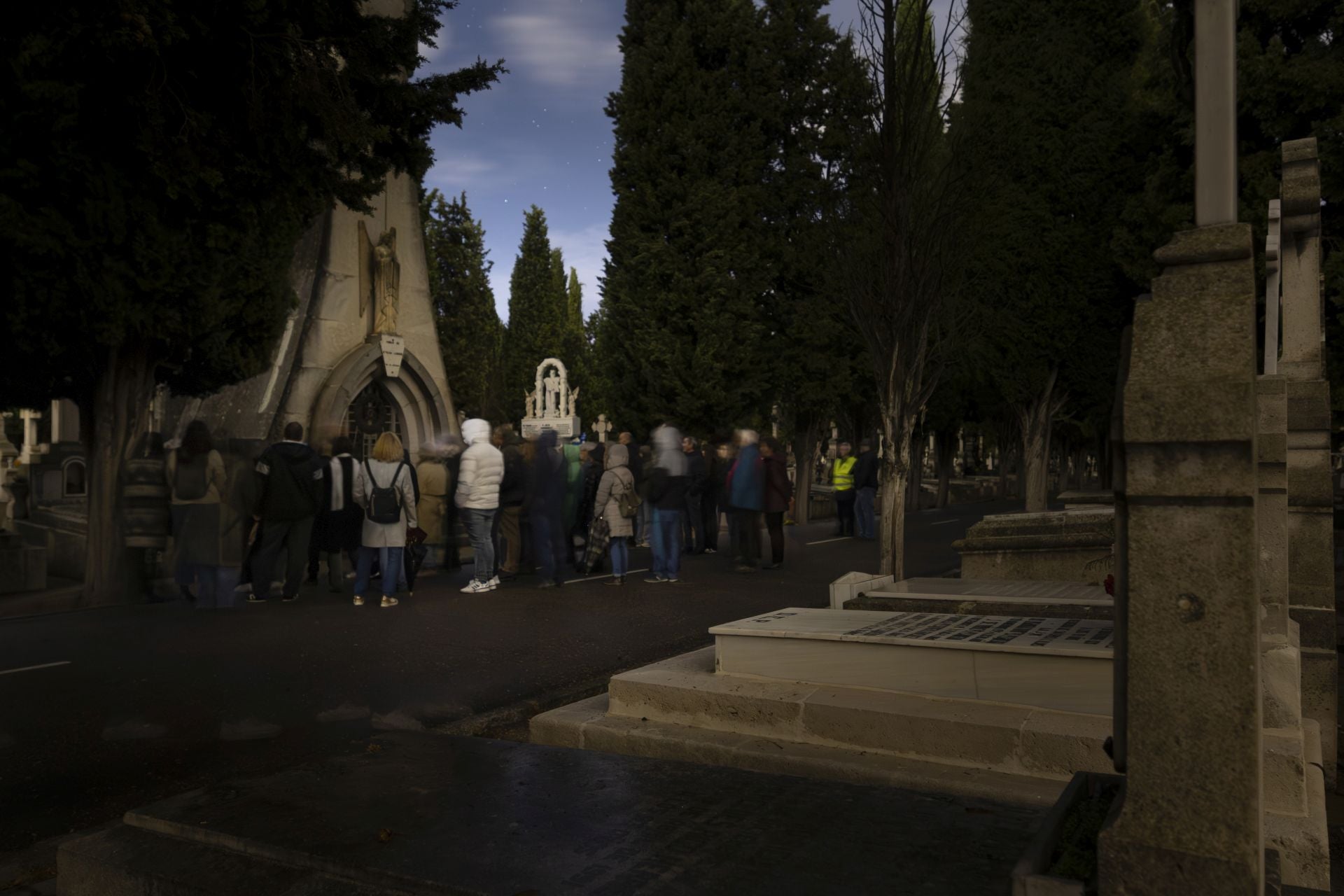 Las imágenes de la ruta guiada en el cementerio de El Carmen