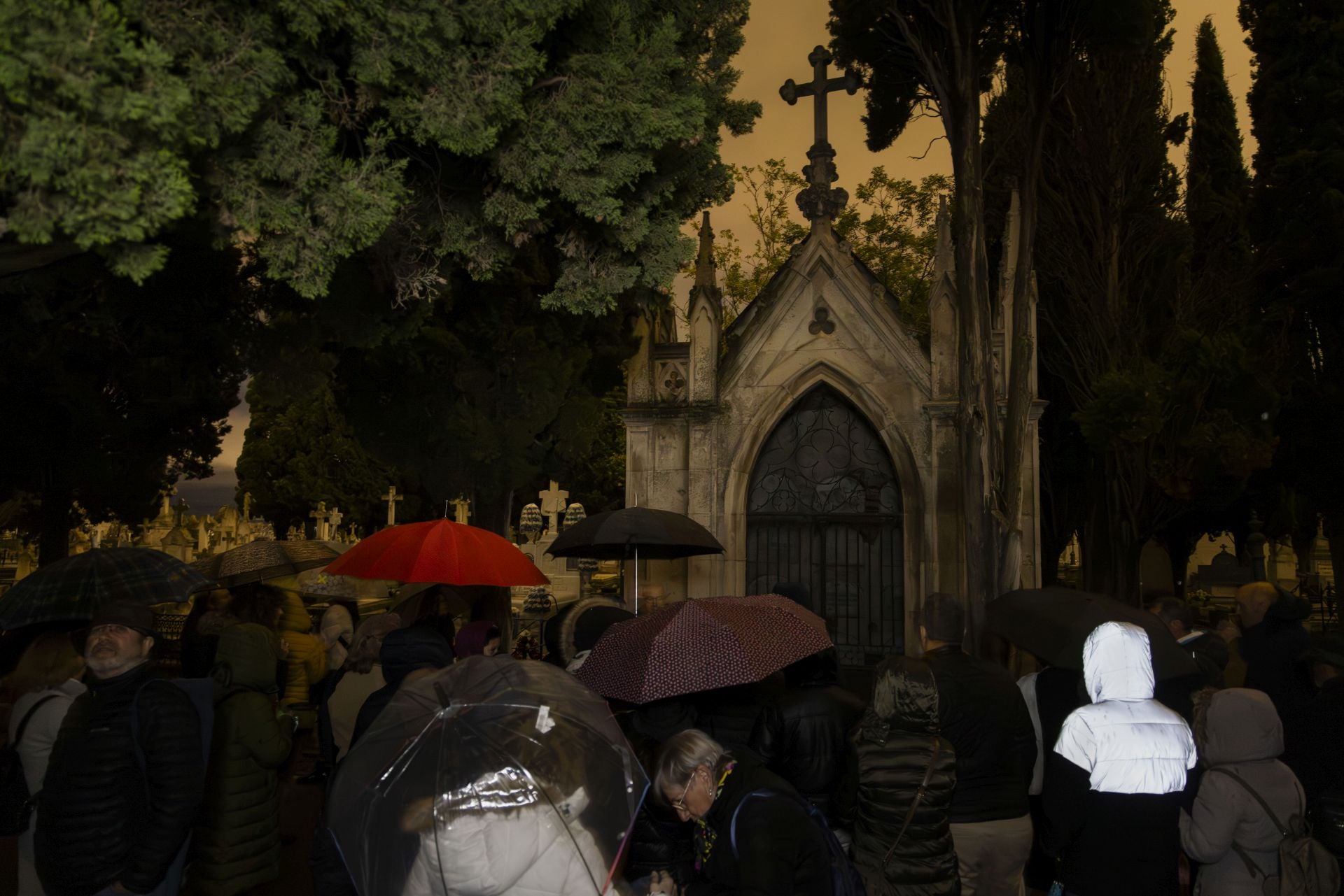 Las imágenes de la ruta guiada en el cementerio de El Carmen