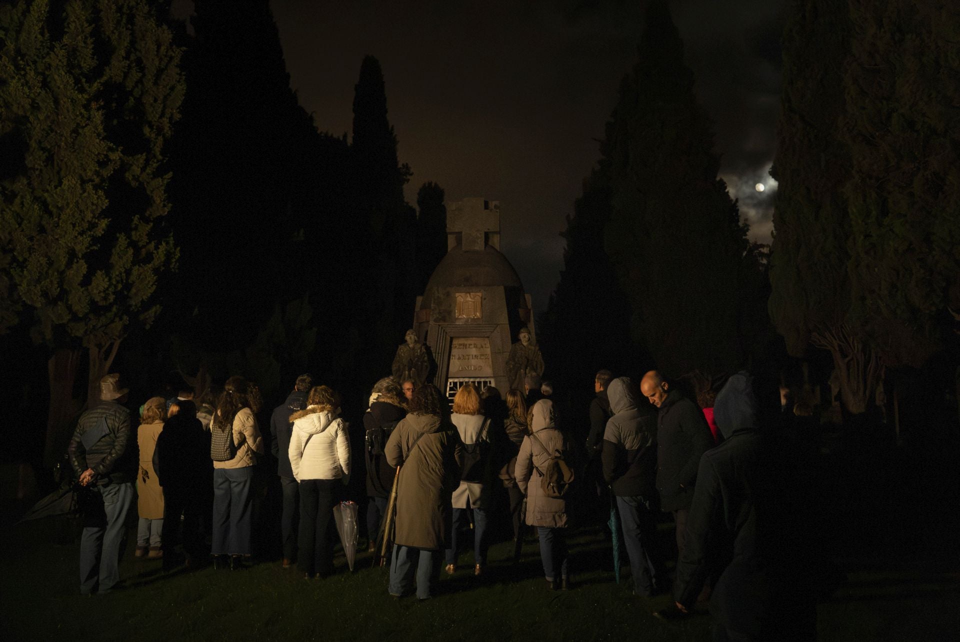 Las imágenes de la ruta guiada en el cementerio de El Carmen