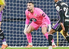 Guilherme, durante el partido en el Nuevo Mirandilla de Cádiz.