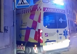 Ambulancia en una calle de Segovia.