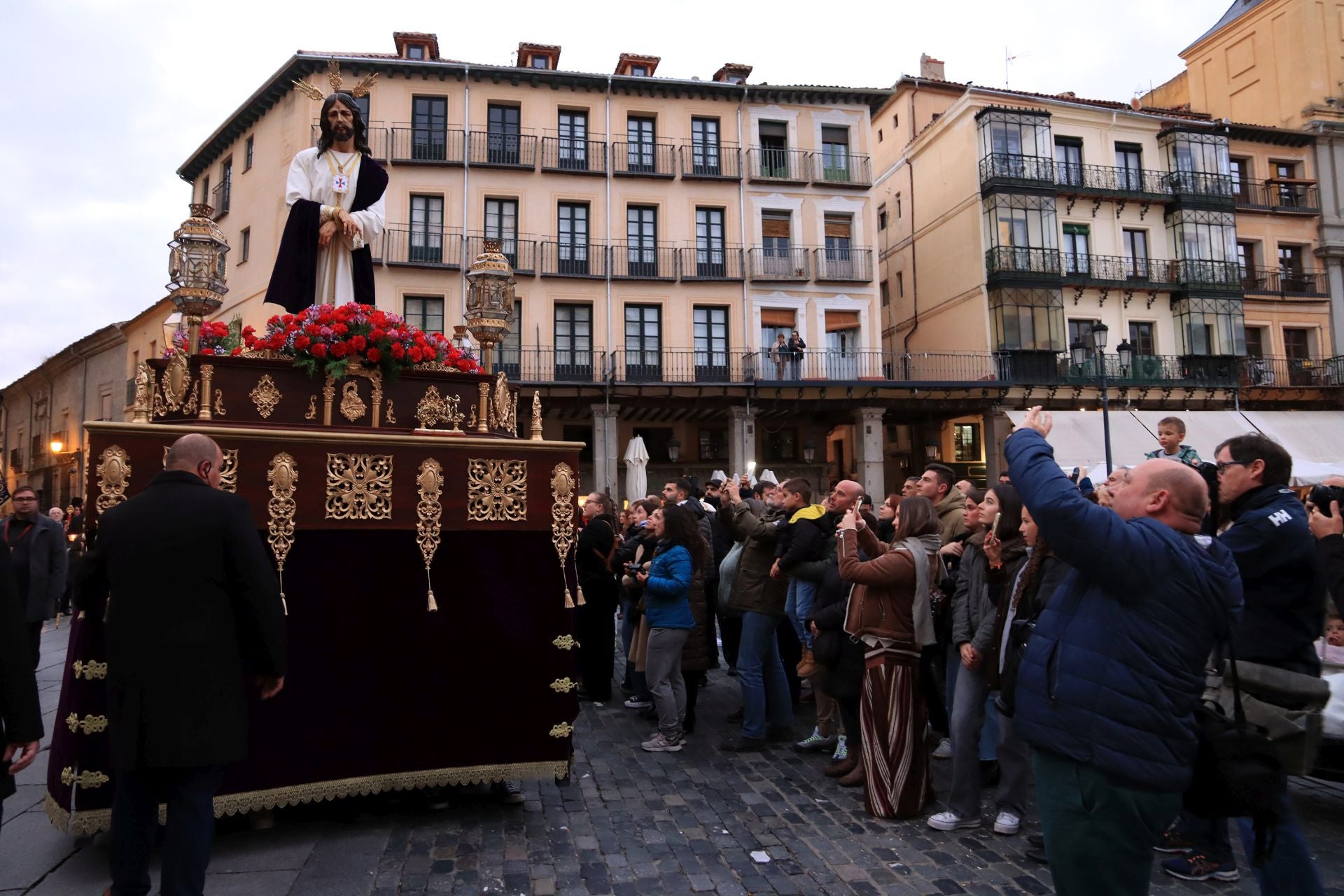 Fotografías de la procesión extraordinaria del Cautivo de San José por Segovia