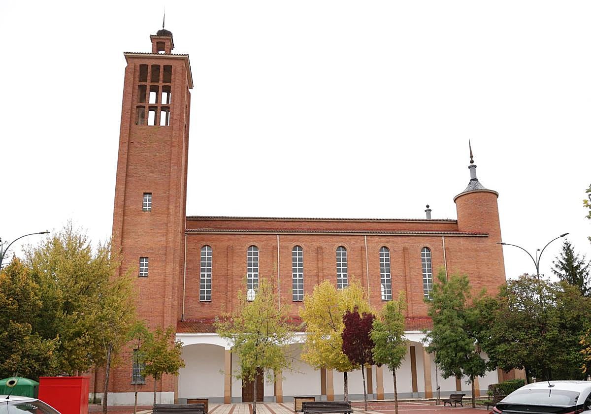 Imagen principal - La iglesia vallisoletana dedicada al Papa de los milagros