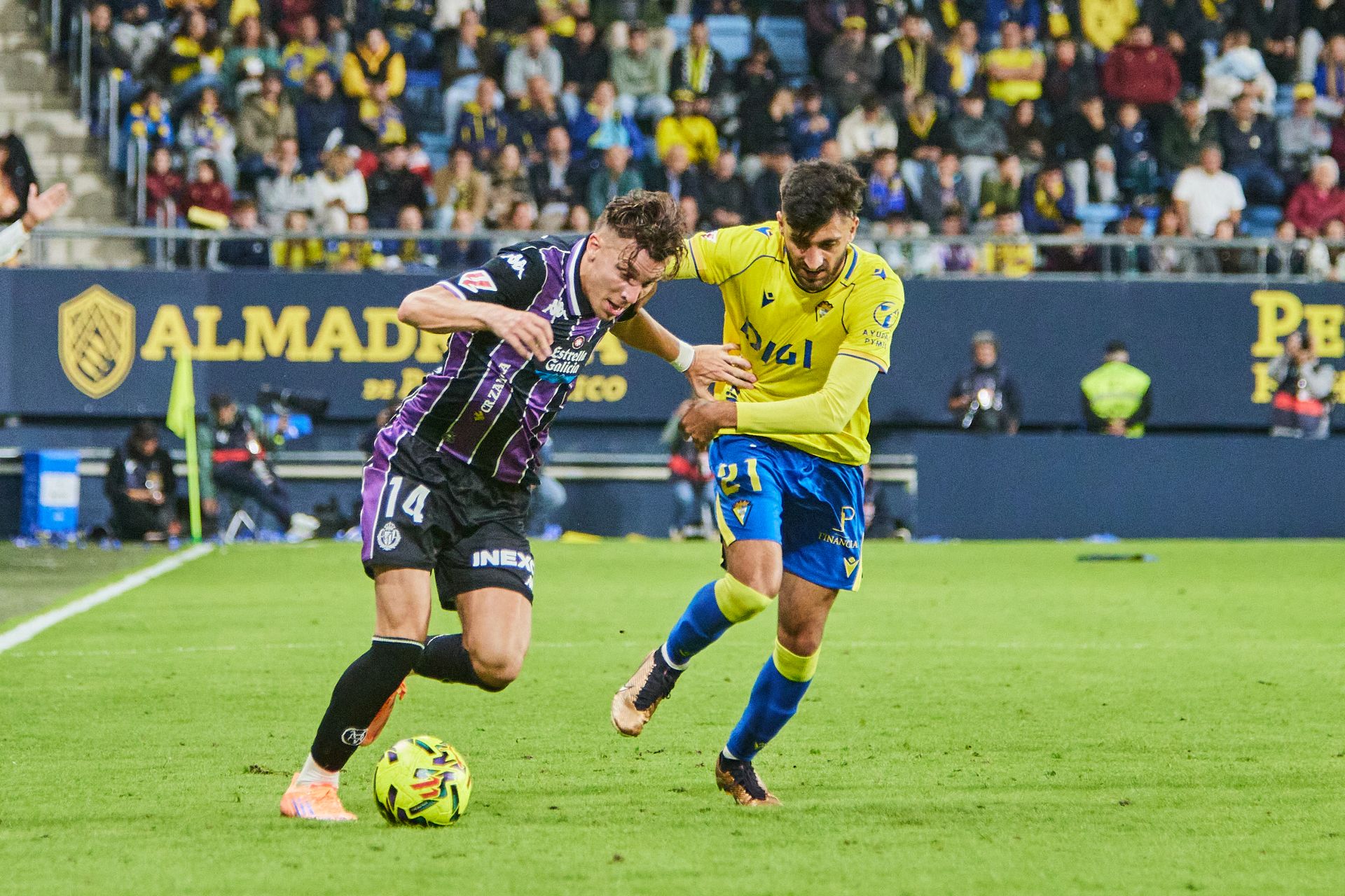 El partido entre el Cádiz y el Real Valladolid, en imágenes (1/2)