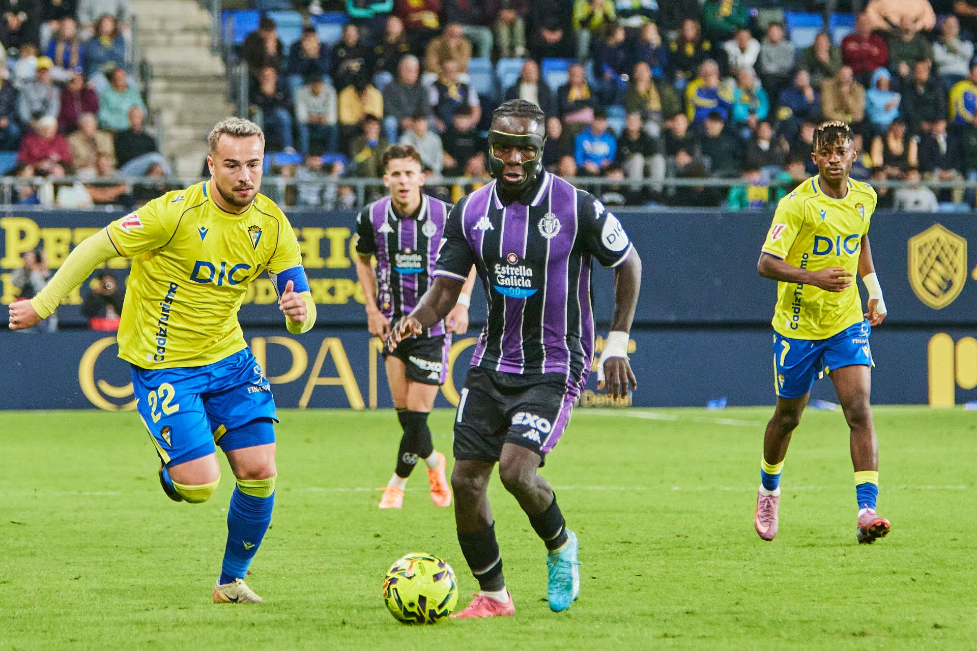 El partido entre el Cádiz y el Real Valladolid, en imágenes (1/2)