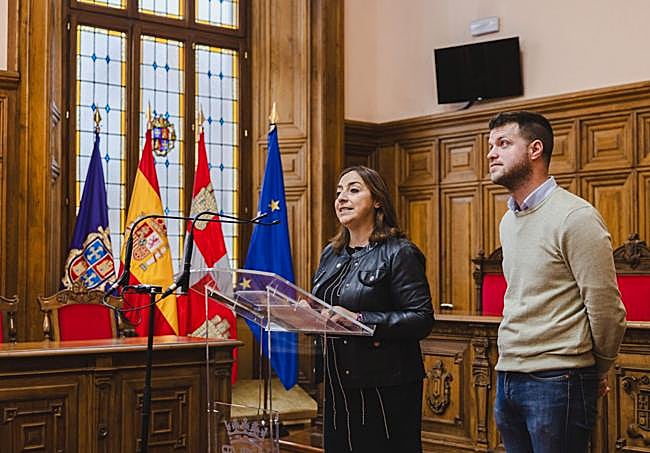 La alcaldesa y el concejal de Urbanismo explican el requerimiento remitido a Adif.