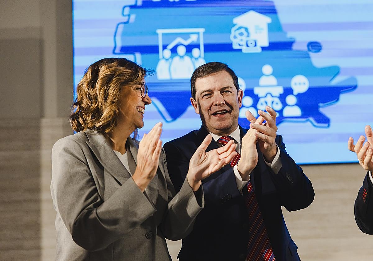 Fernández Mañueco y la presidenta de la Diputación palentina, ayer en Palencia.