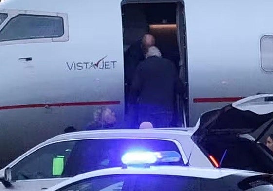 El Rey Juan Carlos sale de Sanxenxo con rumbo a Abu Dabi.