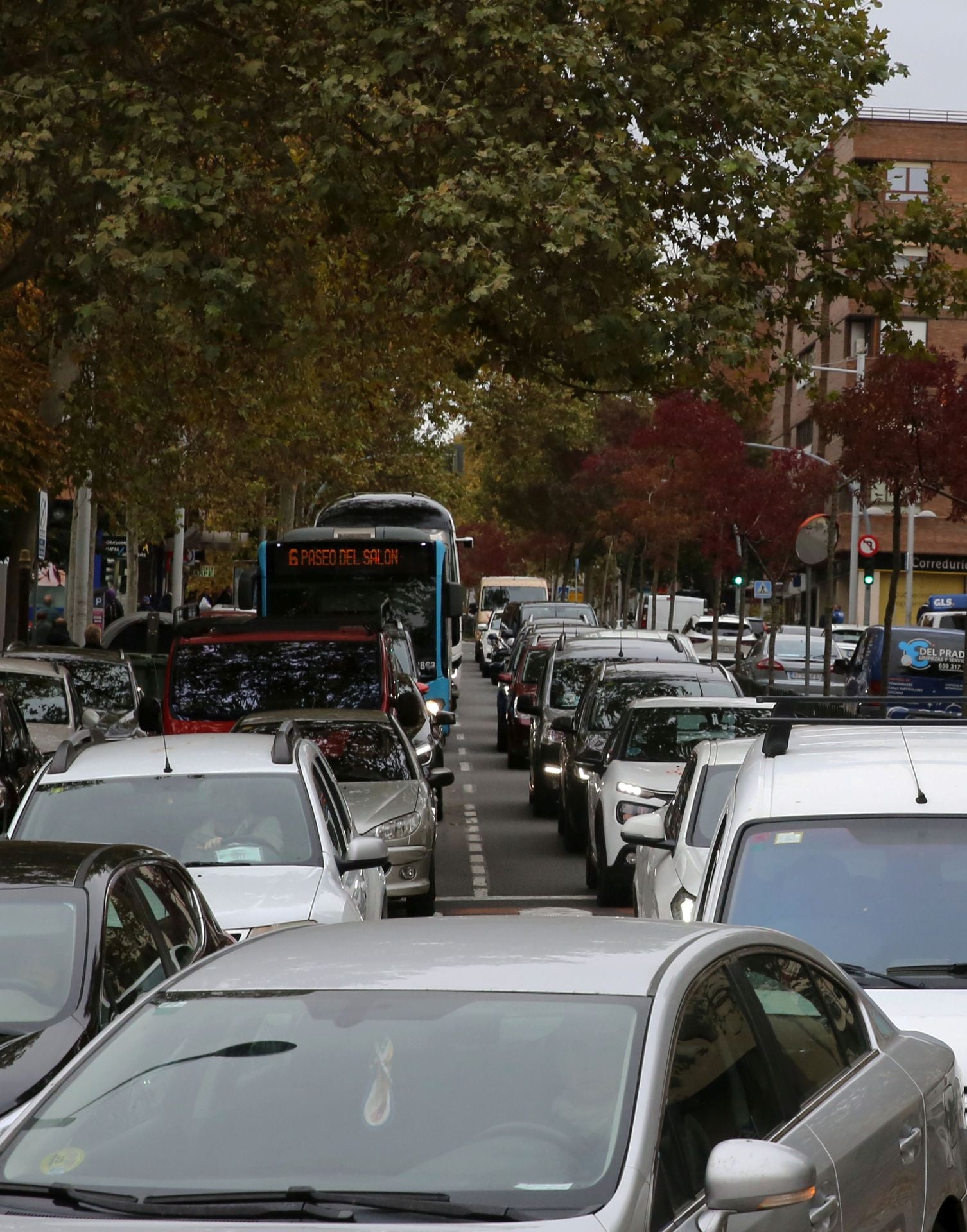 Fotos de los atascos en Ezequiel González por las obras