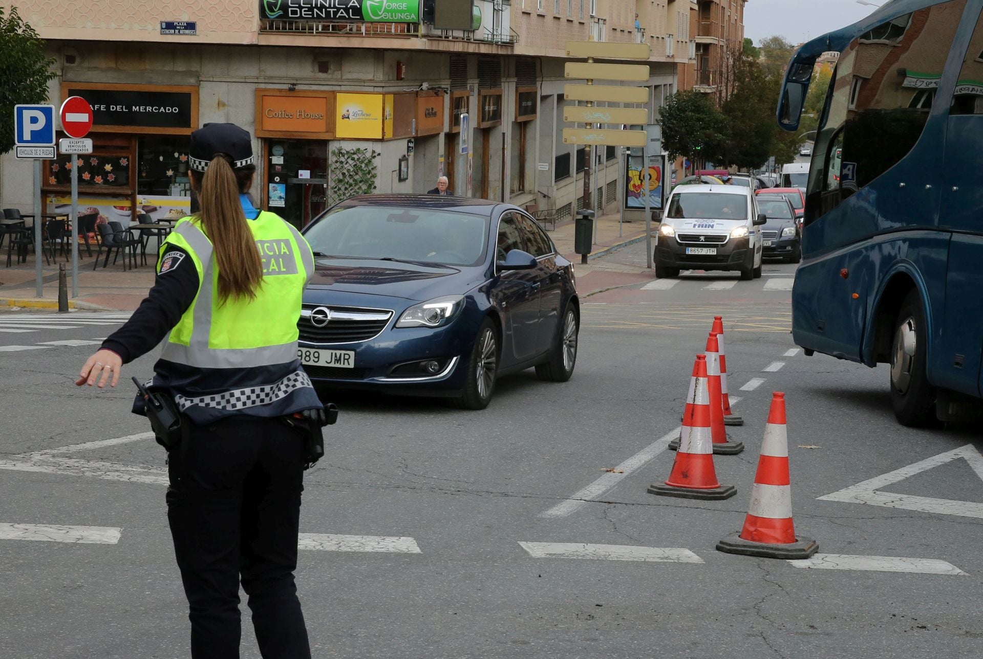 Fotos de los atascos en Ezequiel González por las obras
