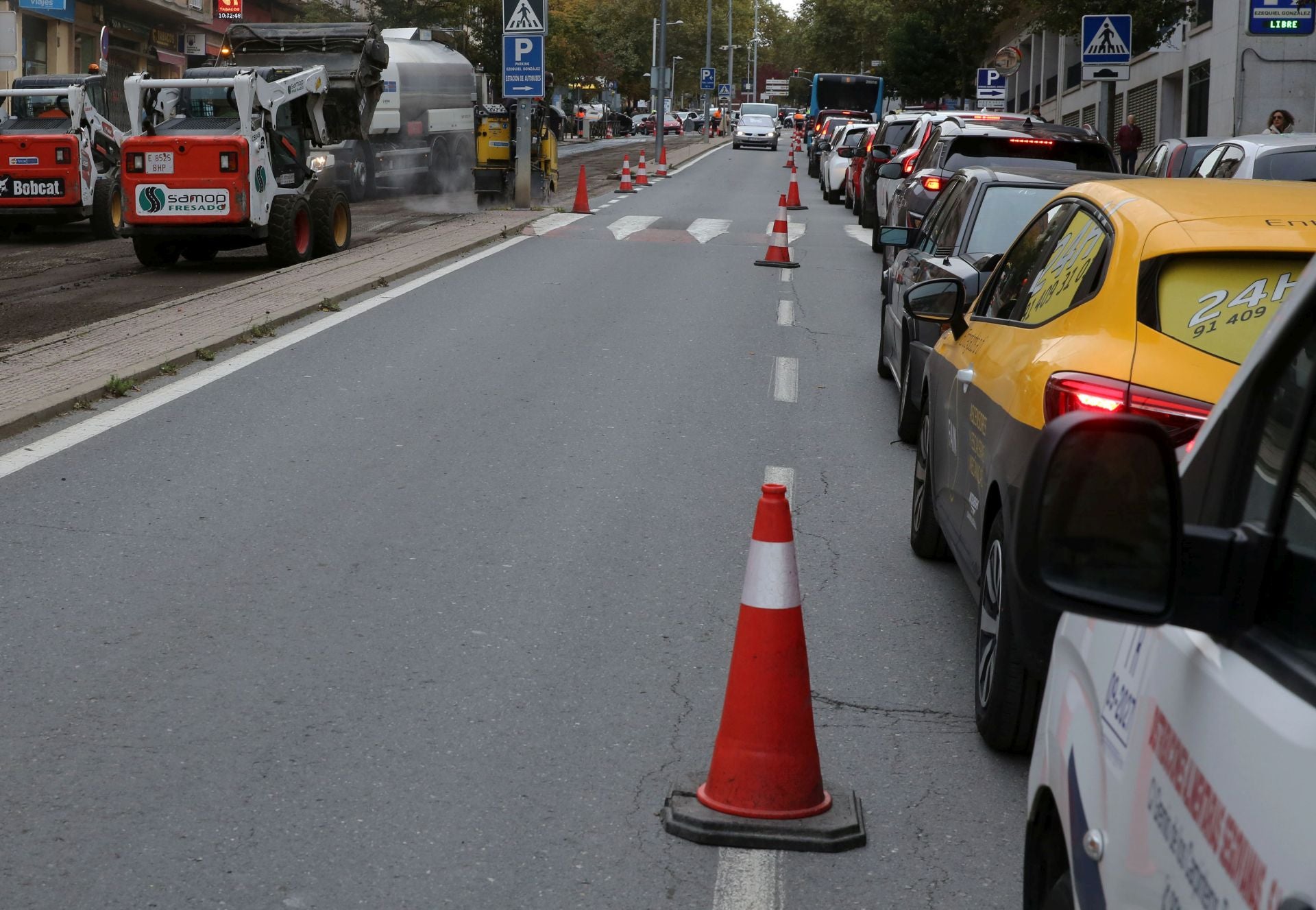 Fotos de los atascos en Ezequiel González por las obras