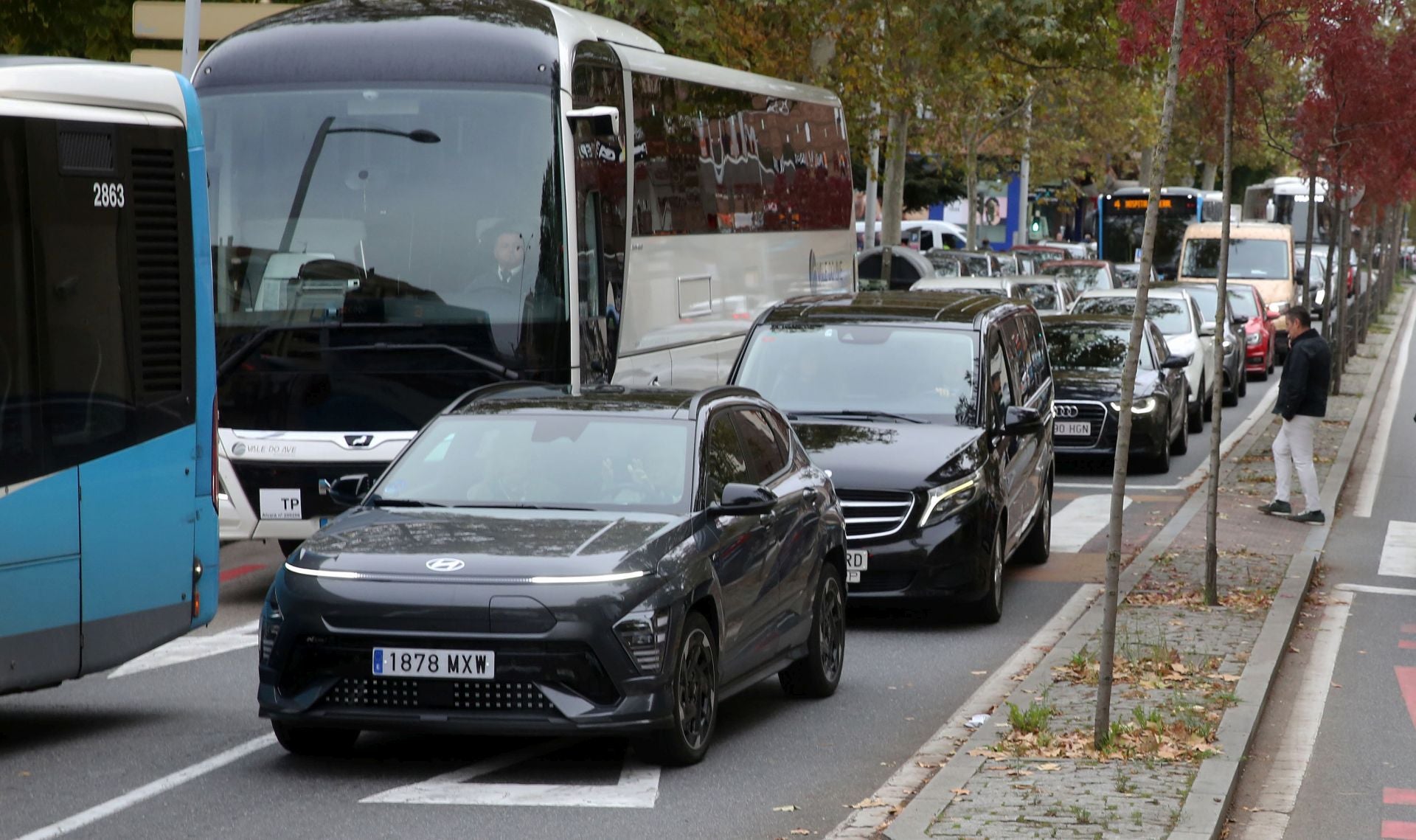 Fotos de los atascos en Ezequiel González por las obras