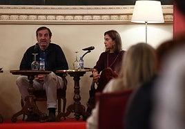 Gervasio Posadas y Carmen Posadas en el Círculo de Recreo, en un nuevo acto del Aula de Cultura de El Norte de Castilla.