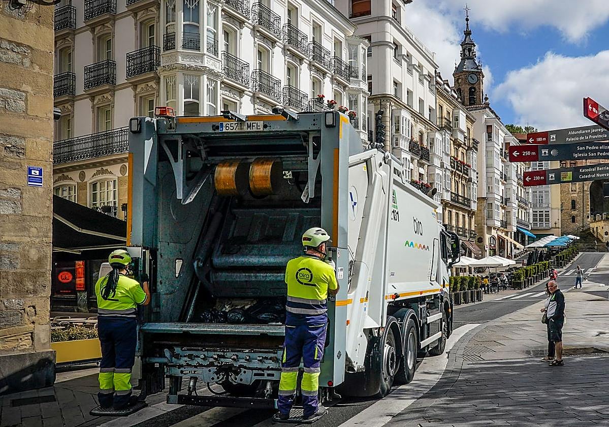 Empleados de recogida de basuras, en imagen de archivo.