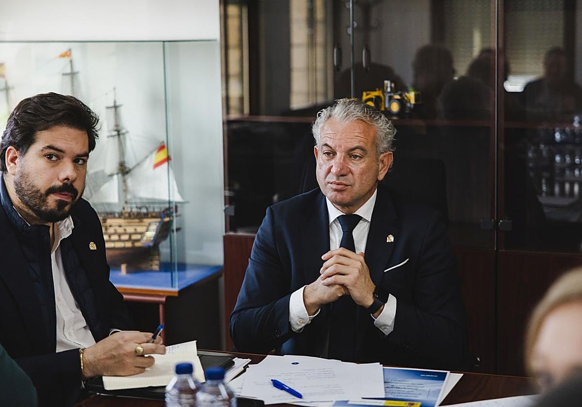 Nicanor Sen, junto al subdelegado del Gobierno en Palencia, Eduardo Santiago.