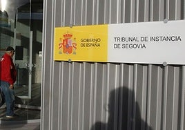 Nueva cartelería del futuro Tribunal de Instancia de Segovia instalada ya en el Palacio de Justicia.