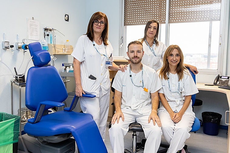 Sonia de Juana, Laura Castaño, Rodrigo Gil y Laura Muñoz, integrantes de la nueva consulta especializada en el estoma respiratorio del Clínico de Valladolid.