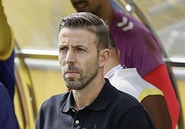 Luis García, técnico de la UD Las Palmas, antes del último partido contra el Racing de Santander