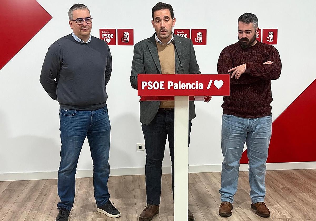 Miguel Ángel Blanco, con sus compañeros diputados Antonio Casas y Jorge Ibáñez.