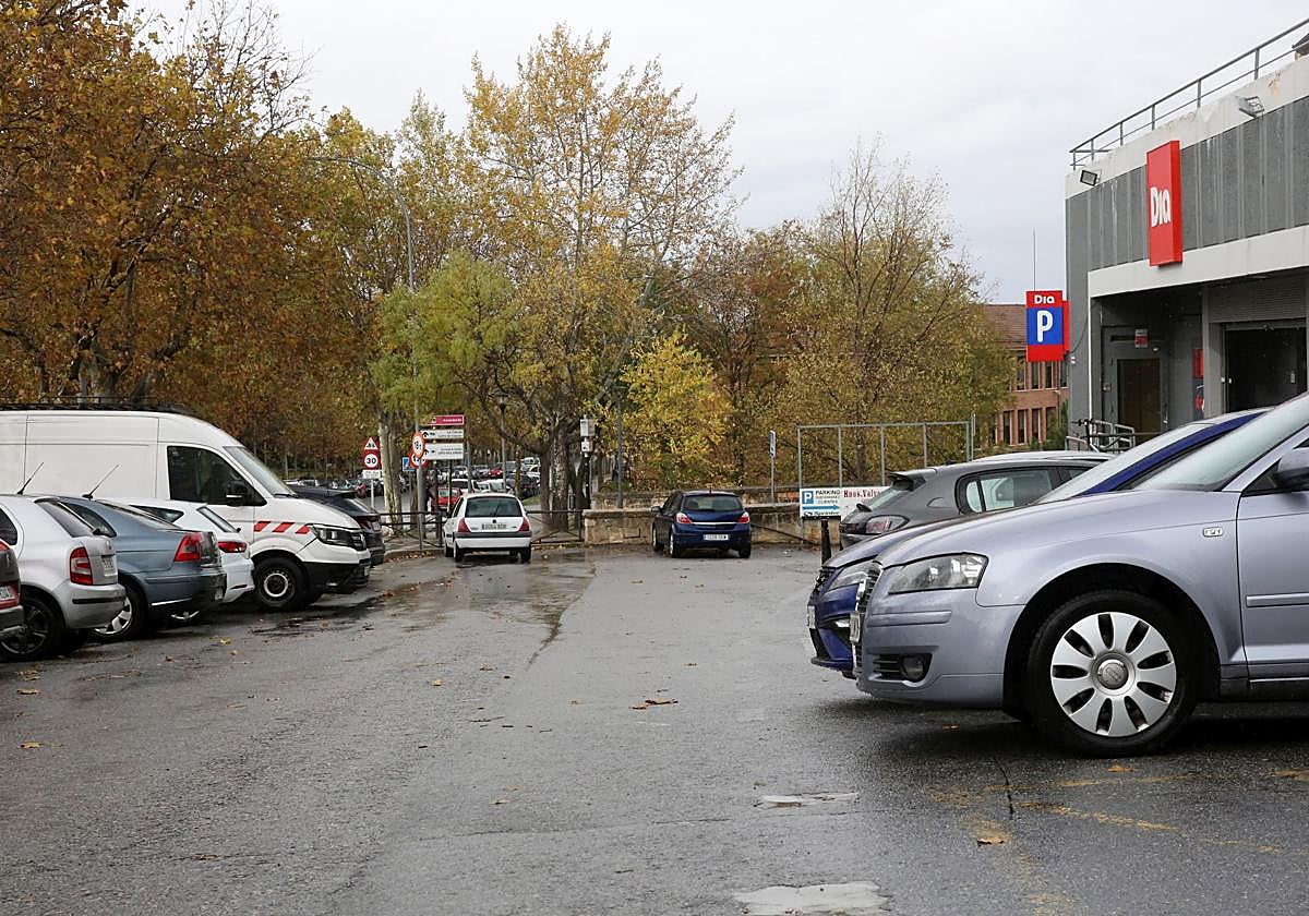 Aparcamiento en la avenida de la Constitución donde ha tenido lugar la detención.