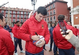 Las selecciones de rubgy de España e Inglaterra visitan el Ayuntamiento de Valladolid
