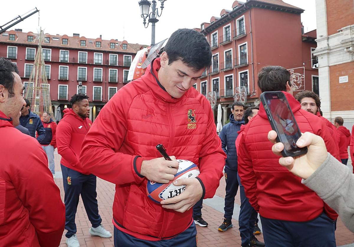 Las selecciones de rubgy de España e Inglaterra visitan el Ayuntamiento de Valladolid