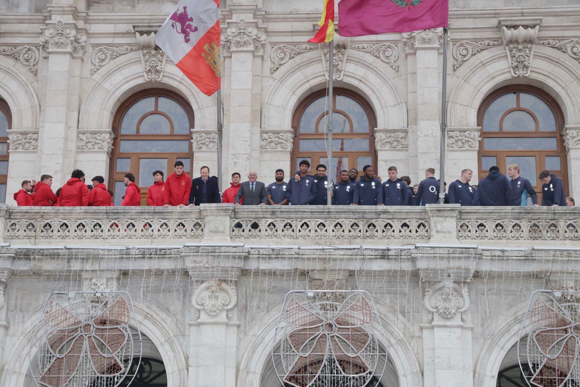 Las selecciones de rubgy de España e Inglaterra visitan el Ayuntamiento de Valladolid