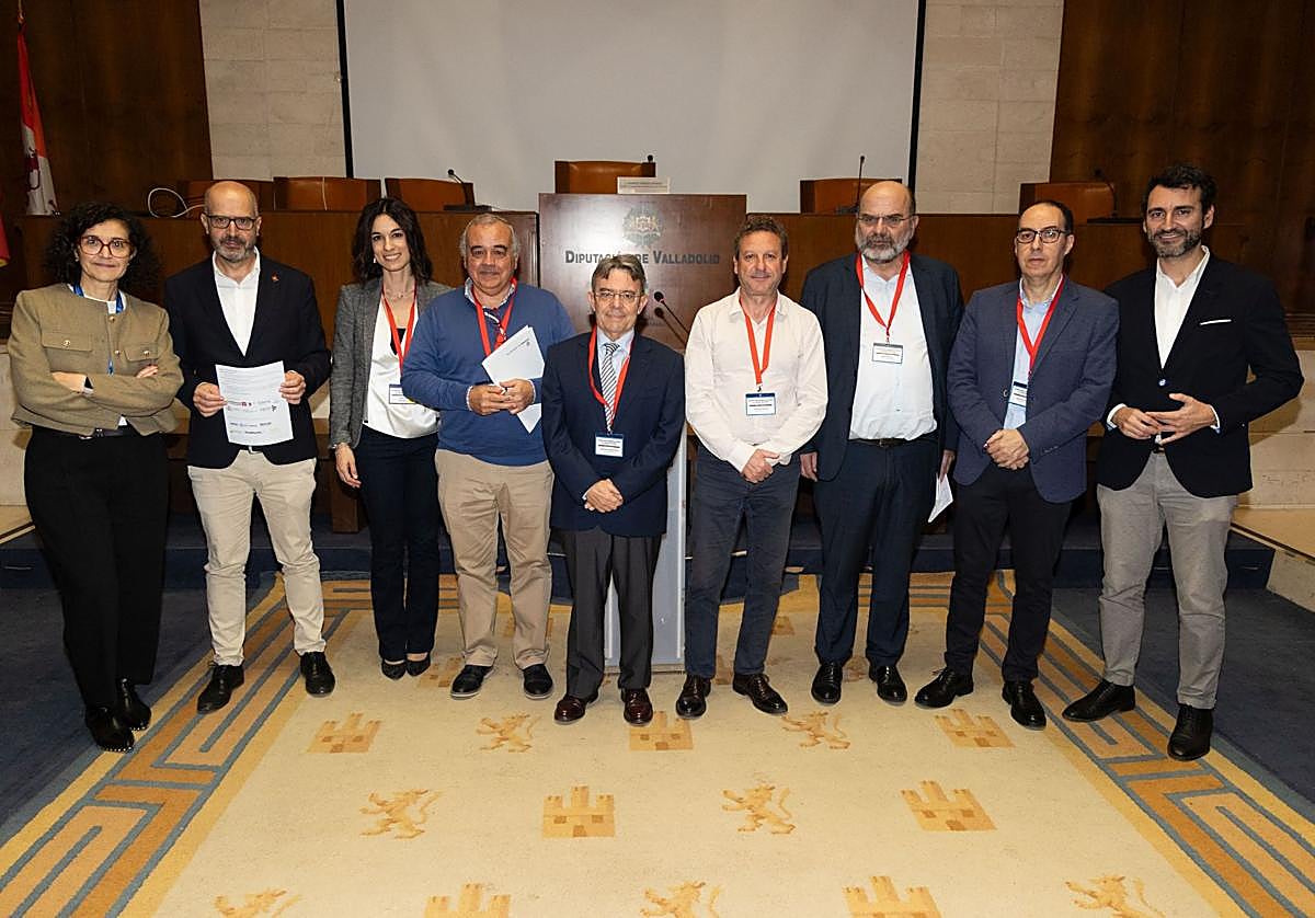 Participantes en una de las mesas: Susana Álvarez, David Escudero, Marina Vega, Ángel Luis Agúndez, José Manuel Pérez, Pablo Méndez, Fernando Álvarez, José Luis Martínez y David Esteban.