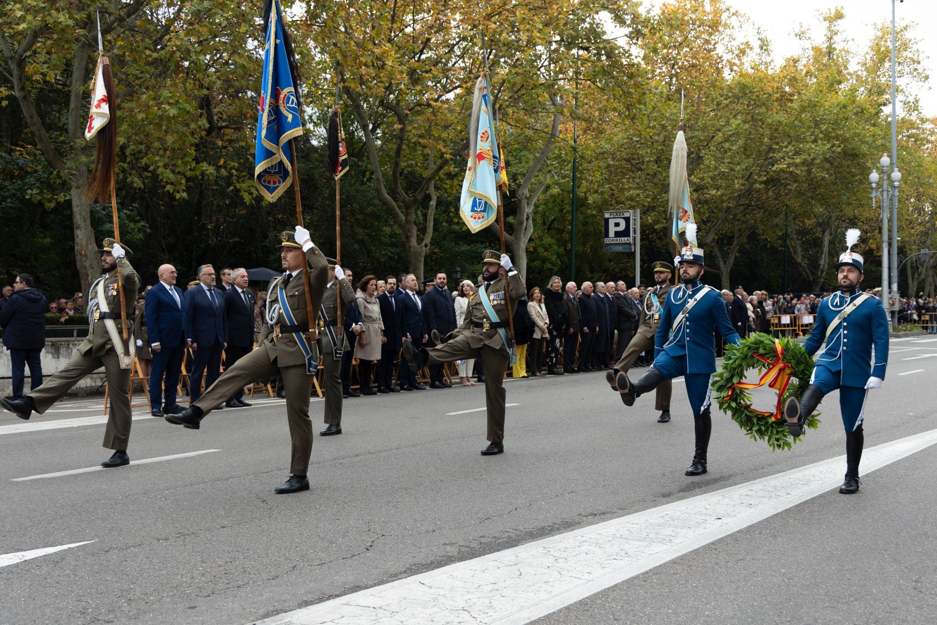 Las imágenes del desfile militar con motivo del 175 aniversario de la Academia de Caballería