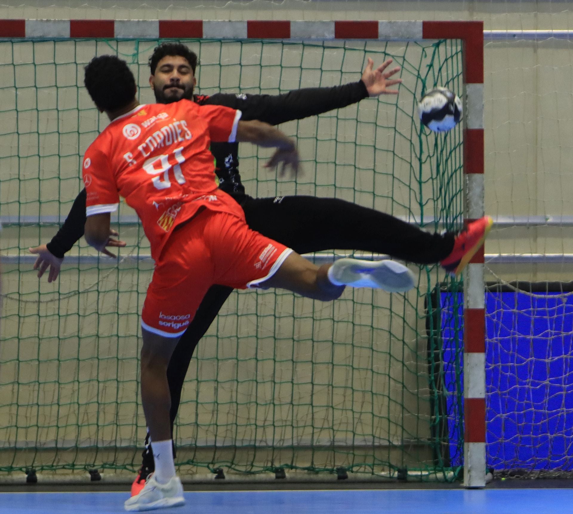 Fotos de la victoria del Balonmano Nava
