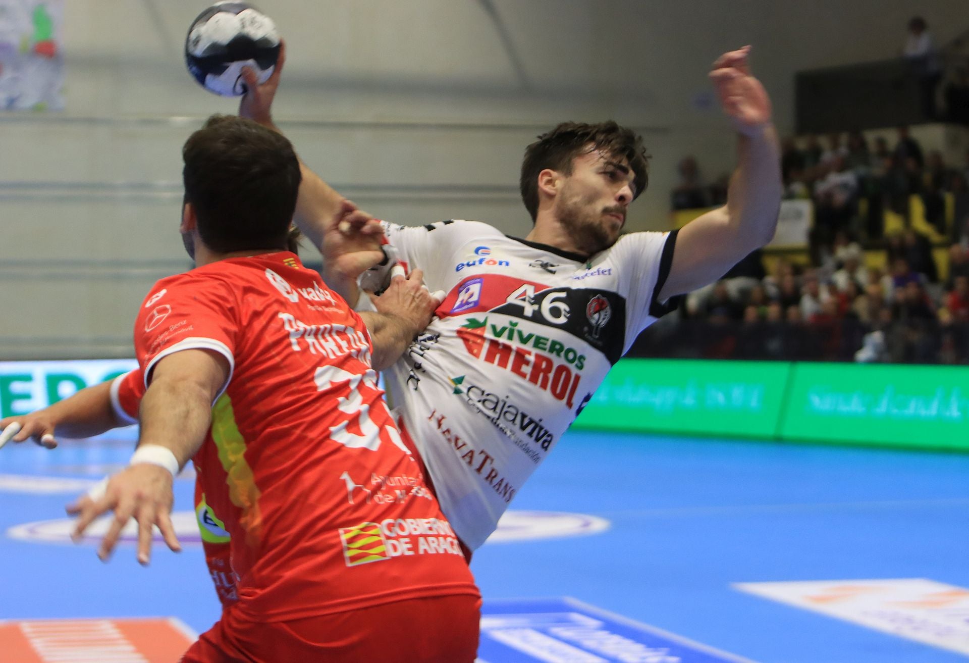 Fotos de la victoria del Balonmano Nava
