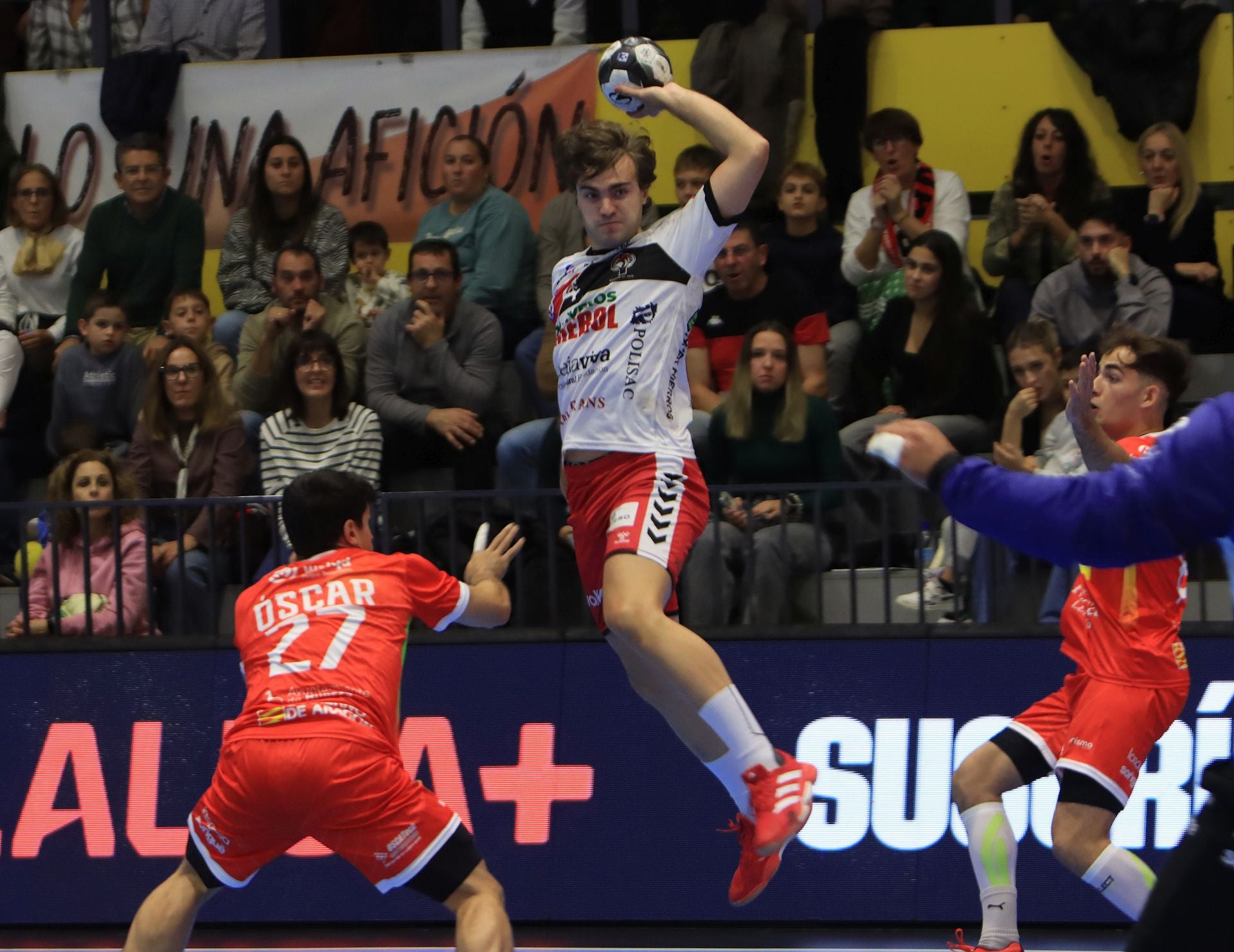 Fotos de la victoria del Balonmano Nava