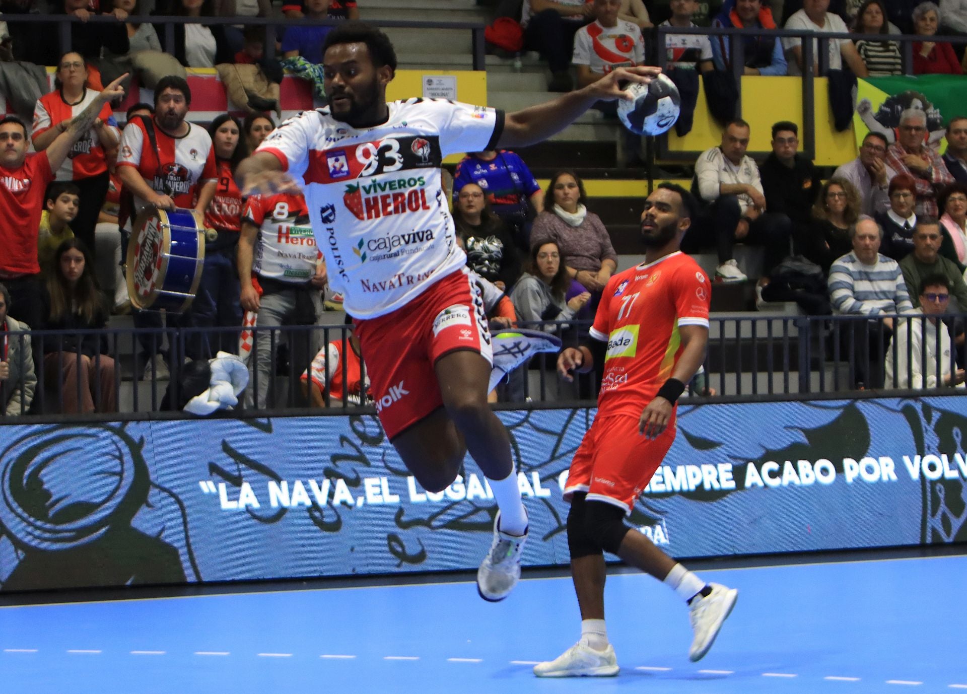 Fotos de la victoria del Balonmano Nava