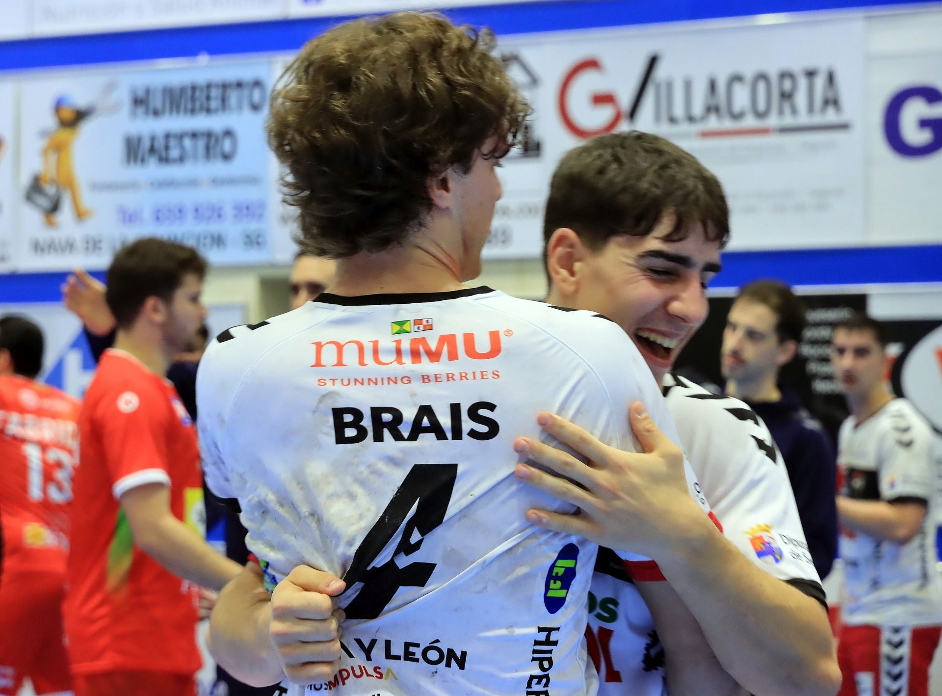 Fotos de la victoria del Balonmano Nava
