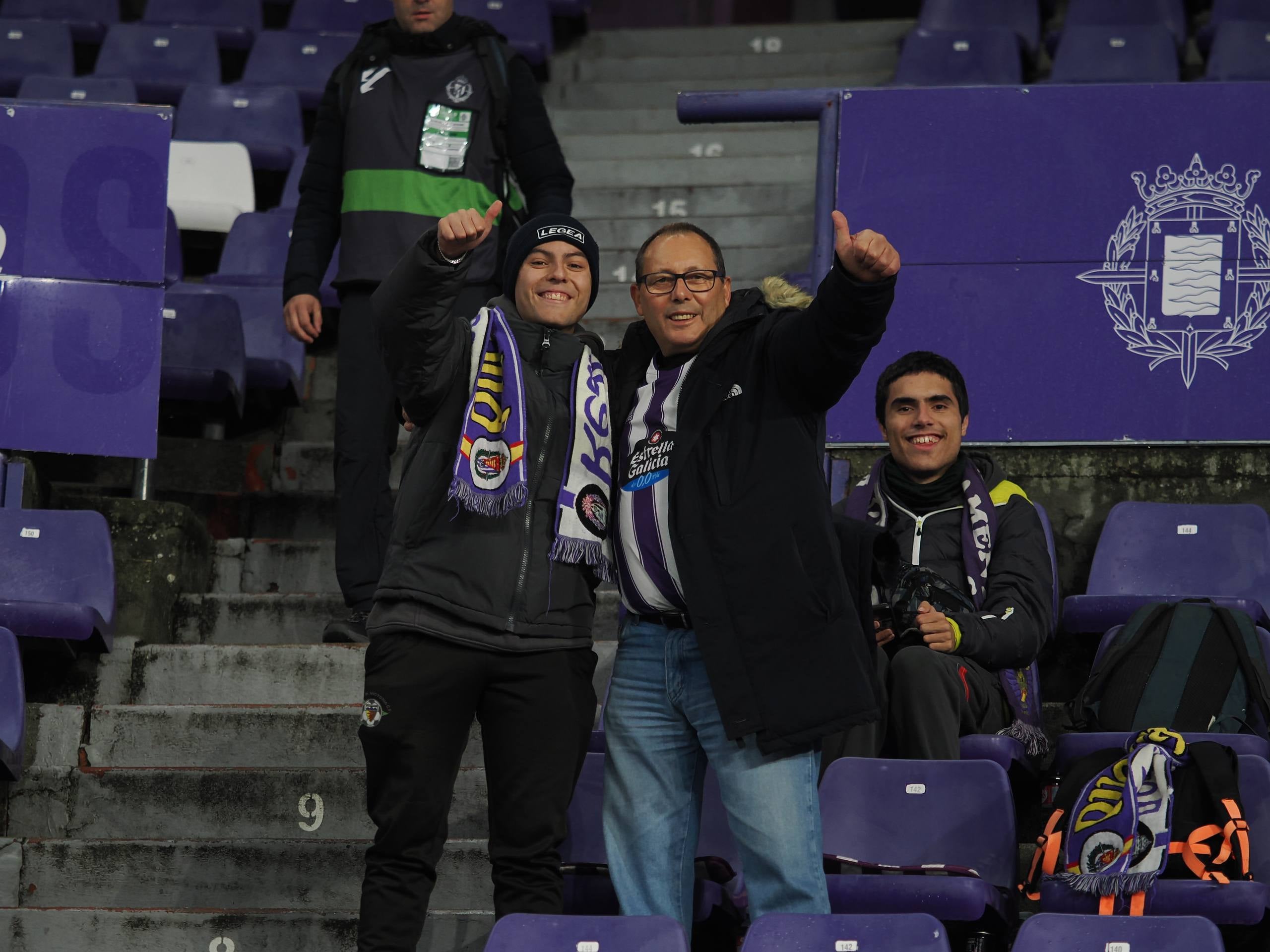 Búscate en la grada del estadio José Zorrilla (1/5)
