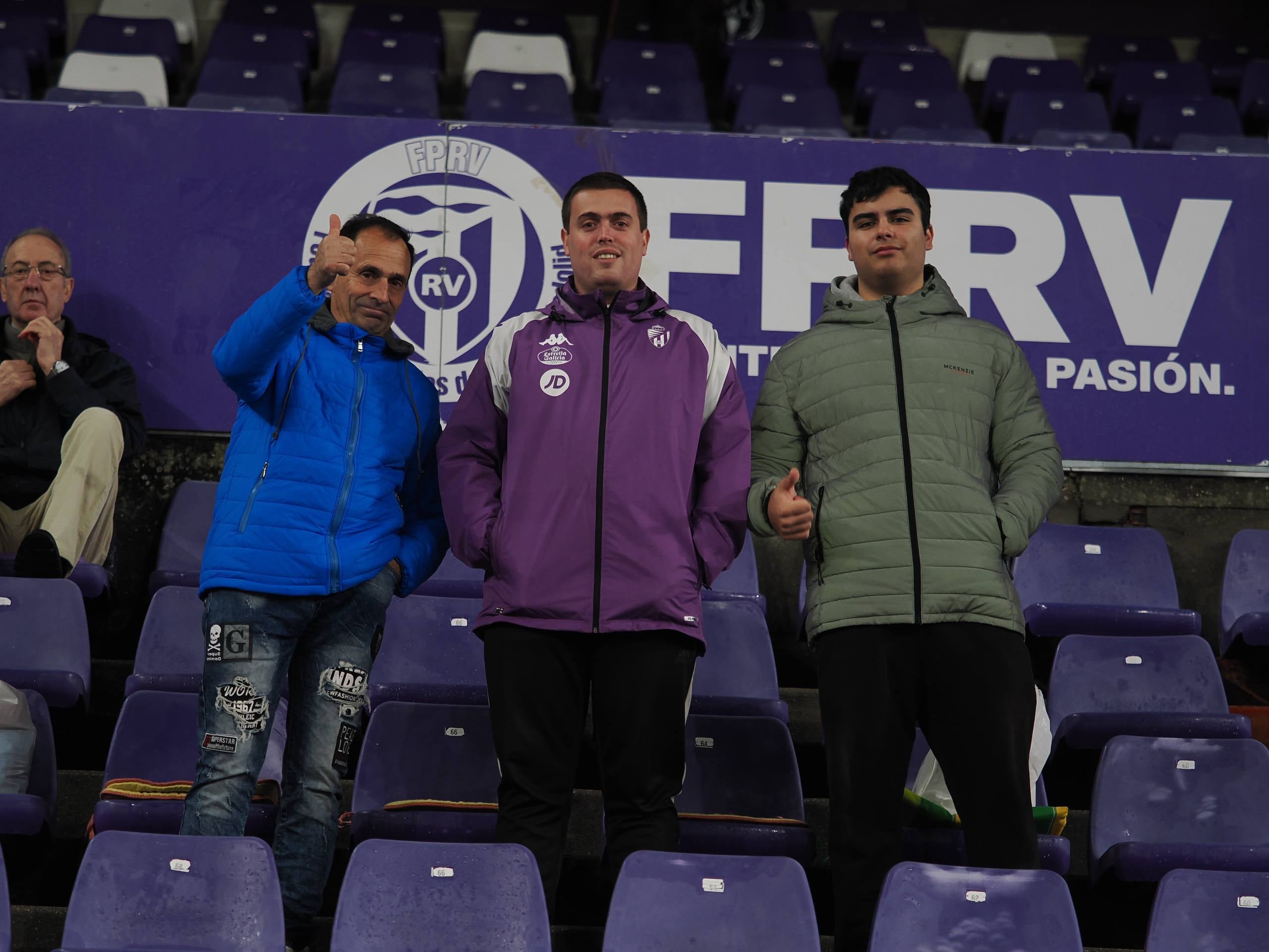 Búscate en la grada del estadio José Zorrilla (1/5)
