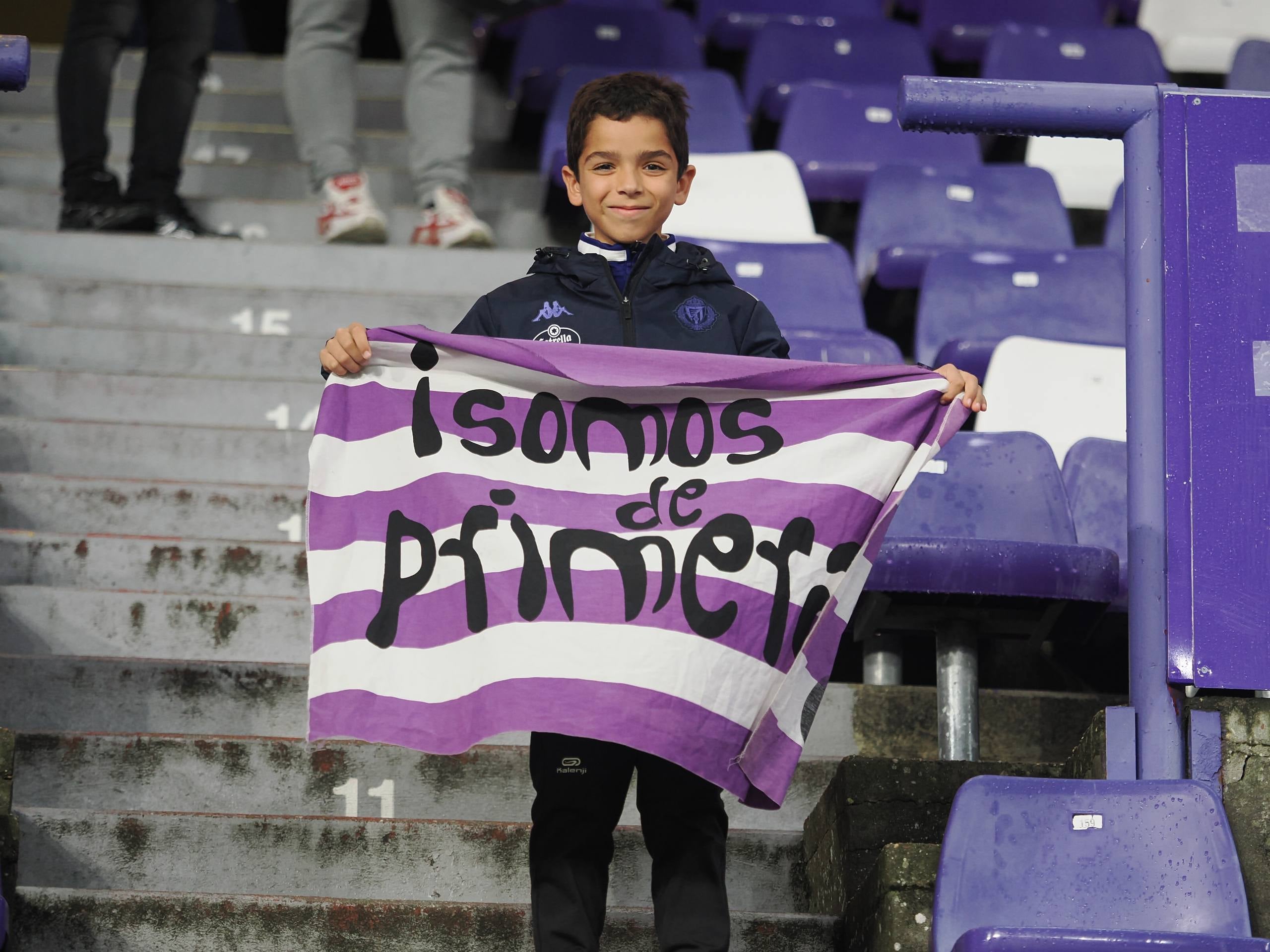 Búscate en la grada del estadio José Zorrilla (2/5)