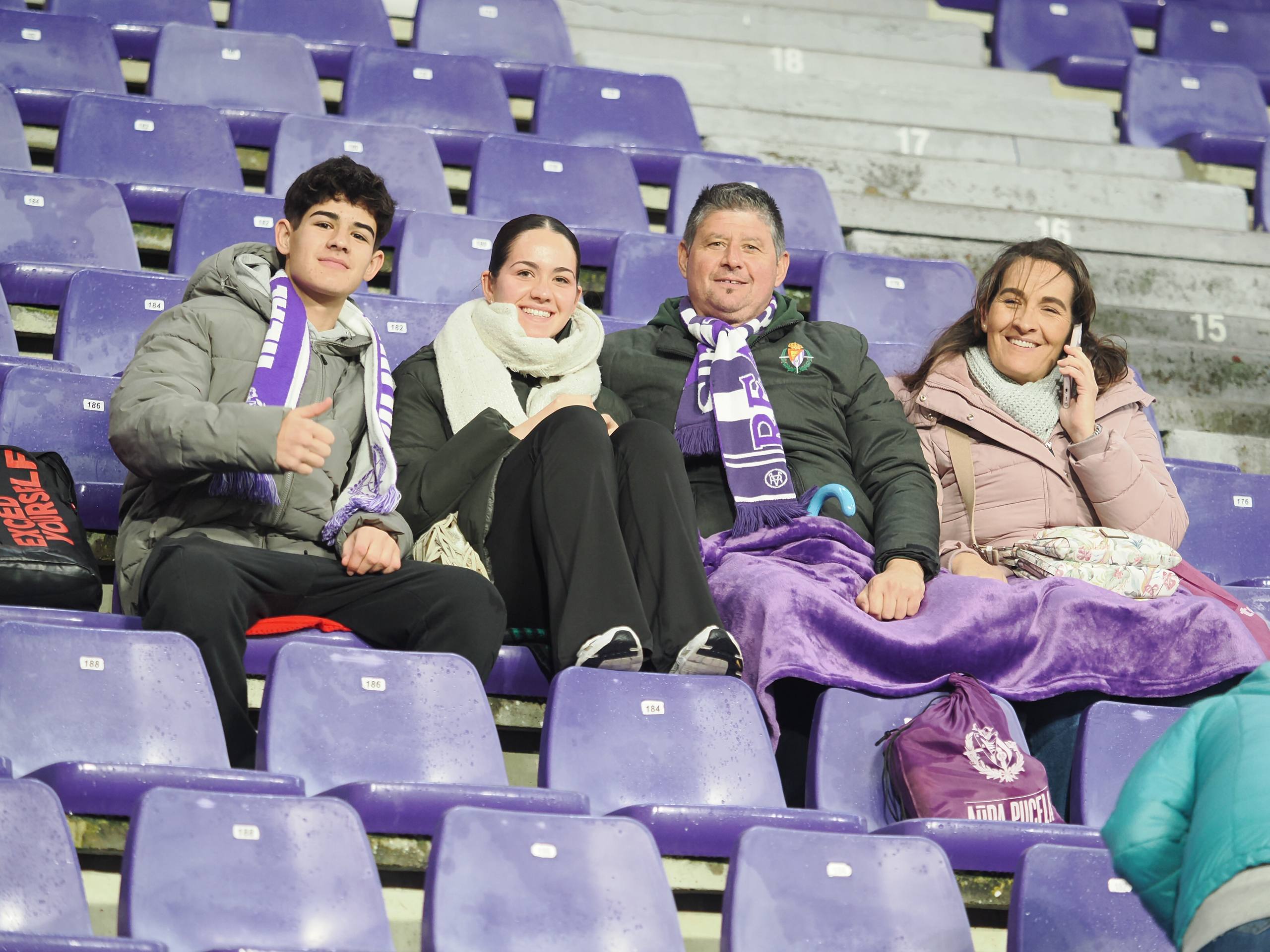 Búscate en la grada del estadio José Zorrilla (2/5)