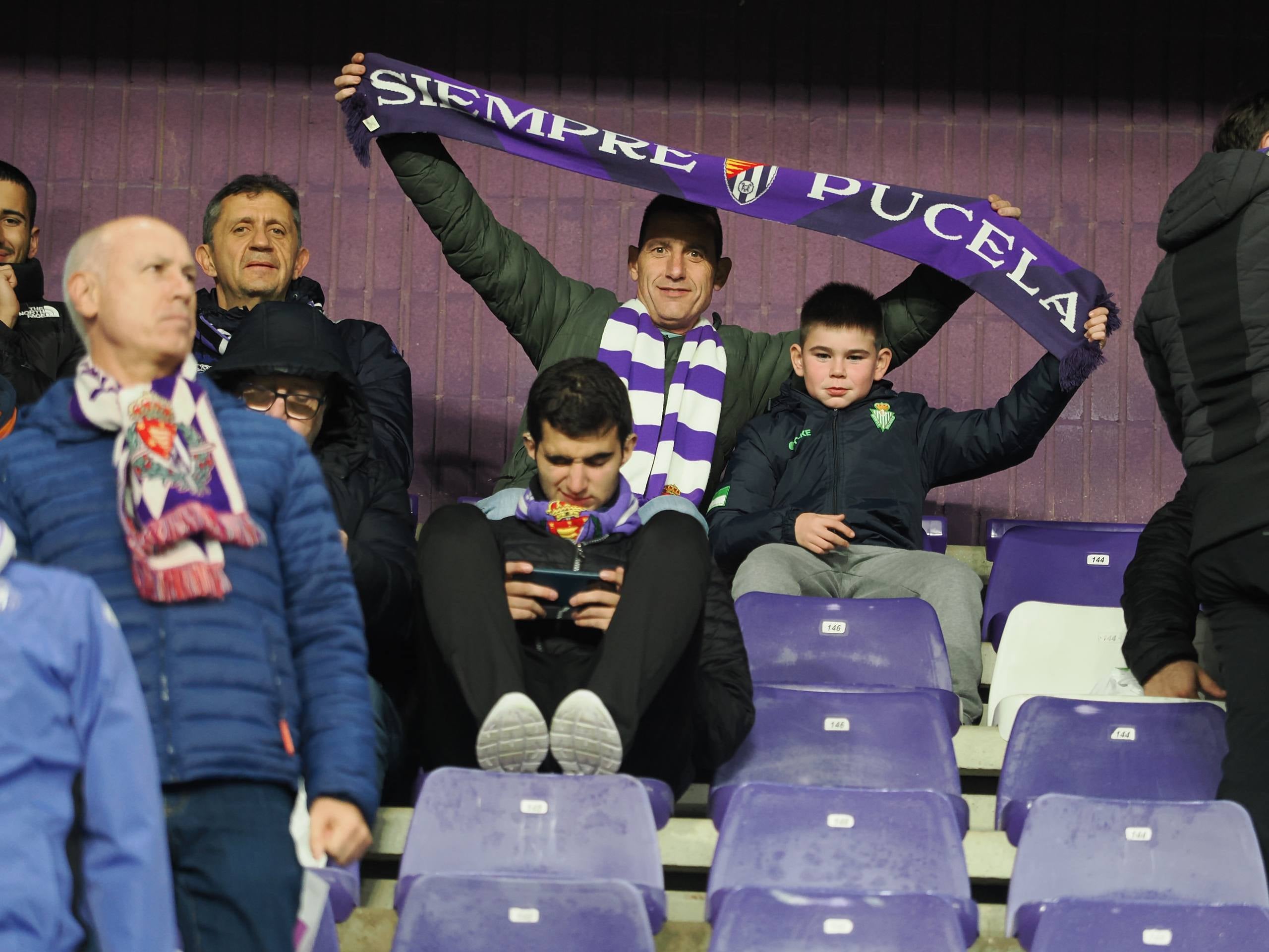 Búscate en la grada del estadio José Zorrilla (2/5)