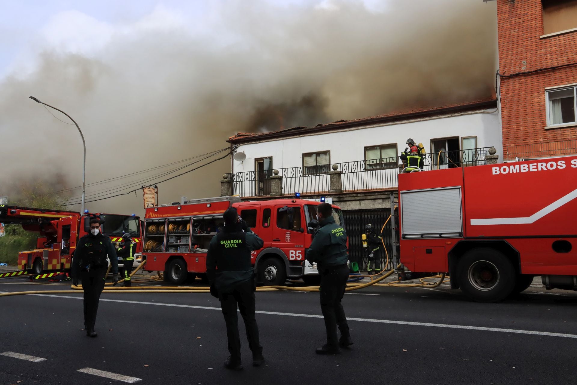 Fotos del incendio en la travesía de San Rafael